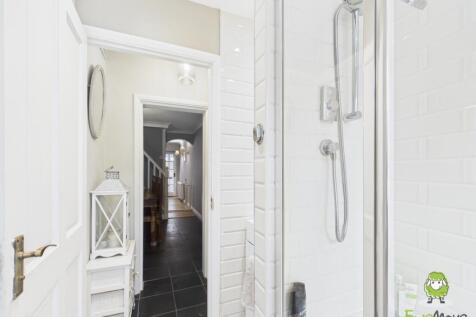 EweMove Estate Agents Basingstoke - Upper Sherbour