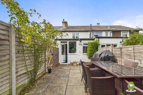 EweMove Estate Agents Basingstoke - Upper Sherbour