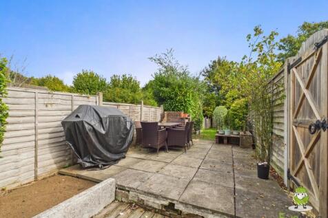 EweMove Estate Agents Basingstoke - Upper Sherbour