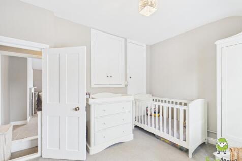 EweMove Estate Agents Basingstoke - Upper Sherbour