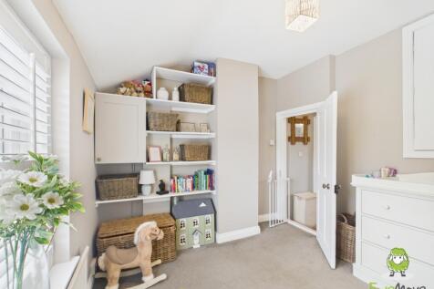 EweMove Estate Agents Basingstoke - Upper Sherbour