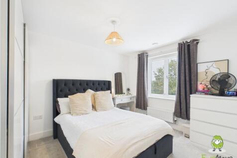 EweMove Estate Agents Basingstoke - Coliseum Court