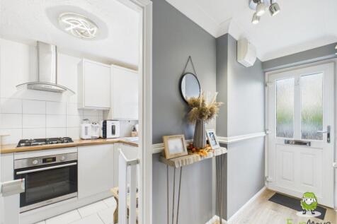 EweMove Estate Agents Basingstoke - Little Copse C