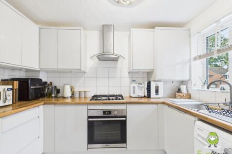 EweMove Estate Agents Basingstoke - Little Copse C
