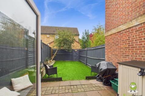 EweMove Estate Agents Basingstoke - Little Copse C