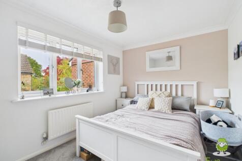 EweMove Estate Agents Basingstoke - Little Copse C