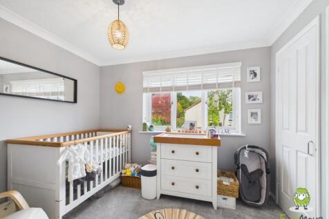 EweMove Estate Agents Basingstoke - Little Copse C