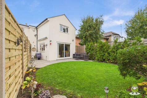 EweMove Estate Agents Basingstoke - Dursley Cottag