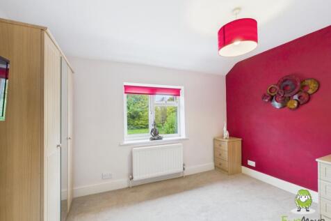 EweMove Estate Agents Basingstoke - Dursley Cottag