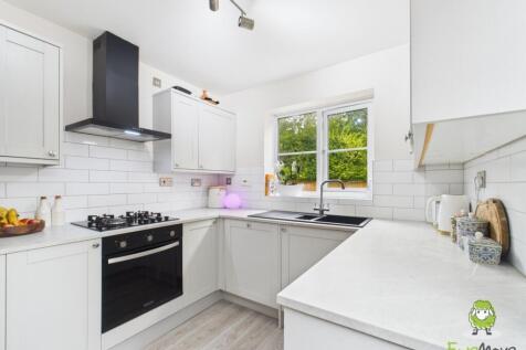 EweMove Estate Agents Basingstoke - York Close - K