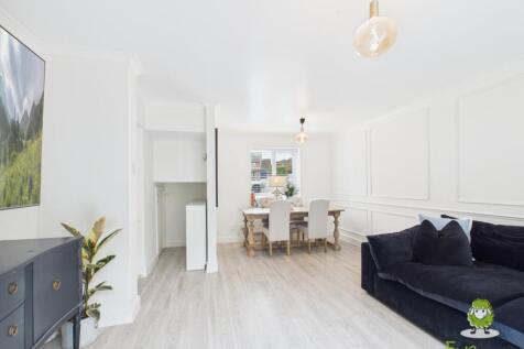 EweMove Estate Agents Basingstoke - York Close - L