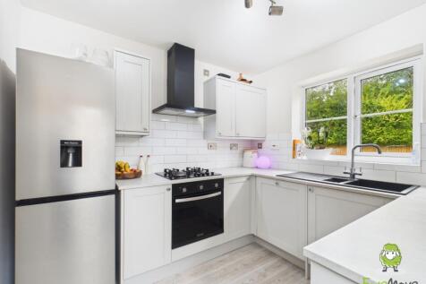 EweMove Estate Agents Basingstoke - York Close - K