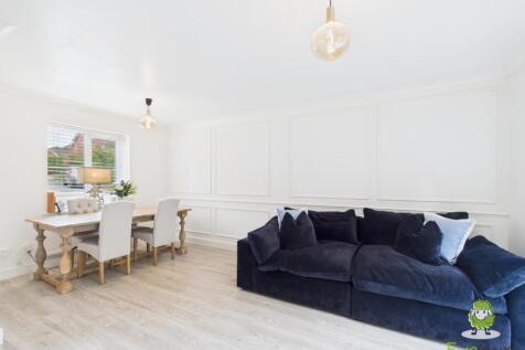 EweMove Estate Agents Basingstoke - York Close - L