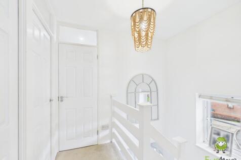 EweMove Estate Agents Basingstoke - York Close - L