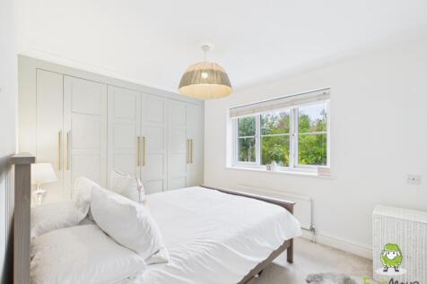 EweMove Estate Agents Basingstoke - York Close - B