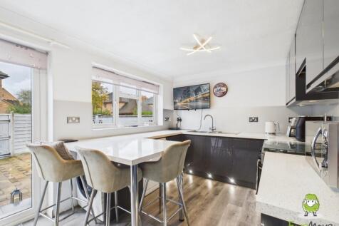 EweMove Estate Agents Basingstoke - Lea Close - Ki