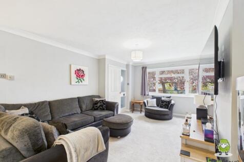 EweMove Estate Agents Basingstoke - Lea Close - Lo