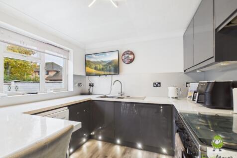 EweMove Estate Agents Basingstoke - Lea Close - Ki