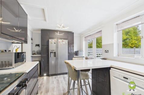 EweMove Estate Agents Basingstoke - Lea Close - Ki