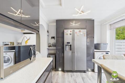 EweMove Estate Agents Basingstoke - Lea Close - Ki