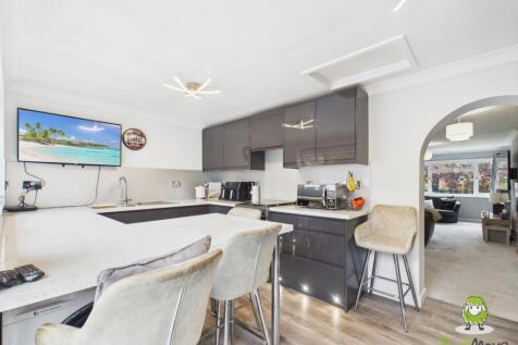 EweMove Estate Agents Basingstoke - Lea Close - Ki