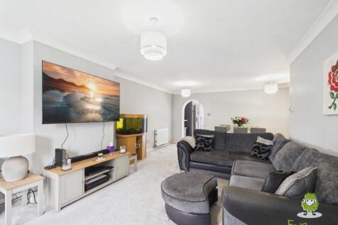 EweMove Estate Agents Basingstoke - Lea Close - Lo