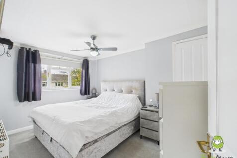 EweMove Estate Agents Basingstoke - Lea Close - Be