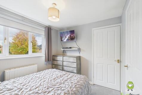 EweMove Estate Agents Basingstoke - Lea Close - Be