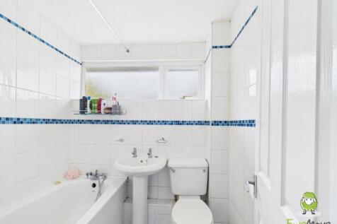 EweMove Estate Agents Basingstoke - Lea Close - Ba