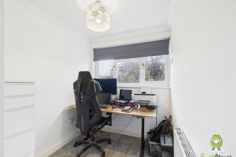 EweMove Estate Agents Basingstoke - Lea Close - Be