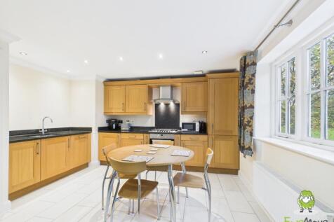 EweMove Estate Agents Basingstoke - Garrett Court 