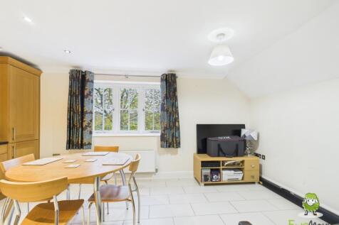 EweMove Estate Agents Basingstoke - Garrett Court 