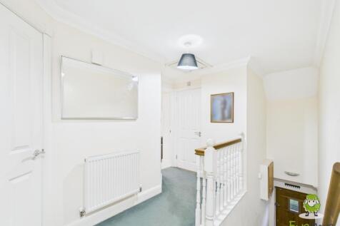 EweMove Estate Agents Basingstoke - Garrett Court 