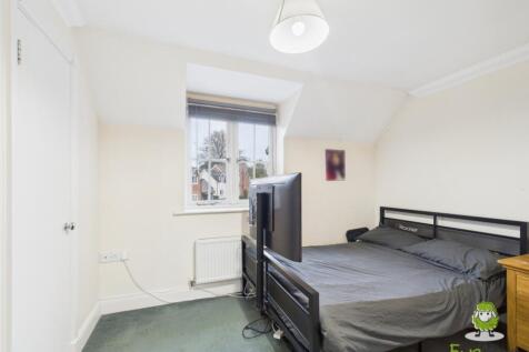 EweMove Estate Agents Basingstoke - Garrett Court 