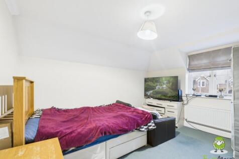 EweMove Estate Agents Basingstoke - Garrett Court 