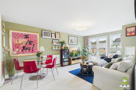 EweMove Estate Agents Basingstoke - Fleetlands Hou