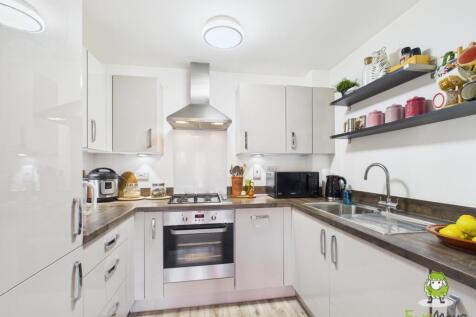 EweMove Estate Agents Basingstoke - Fleetlands Hou