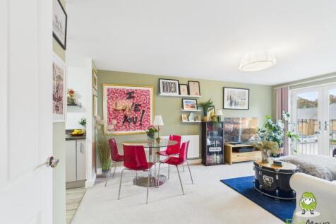 EweMove Estate Agents Basingstoke - Fleetlands Hou