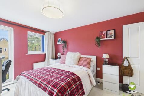 EweMove Estate Agents Basingstoke - Fleetlands Hou