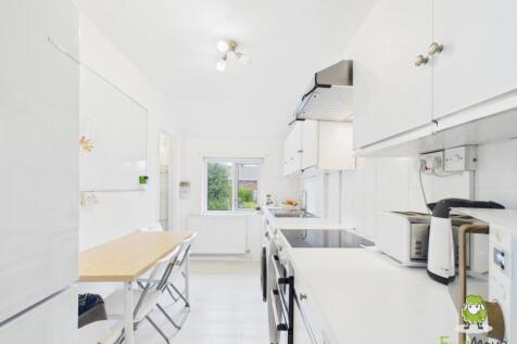 EweMove Estate Agents Basingstoke - St Andrews Roa