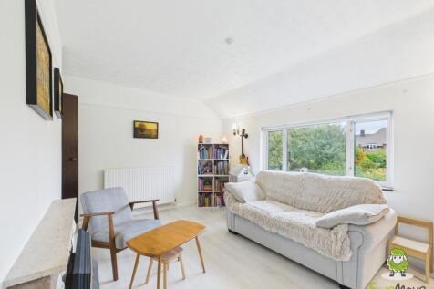 EweMove Estate Agents Basingstoke - St Andrews Roa