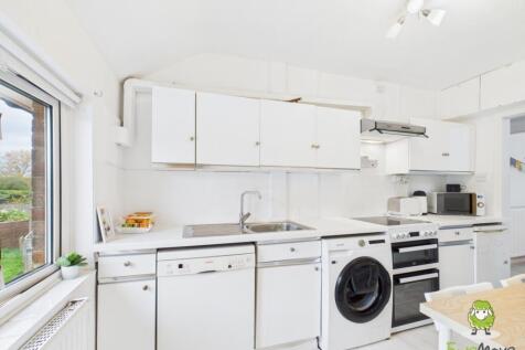 EweMove Estate Agents Basingstoke - St Andrews Roa