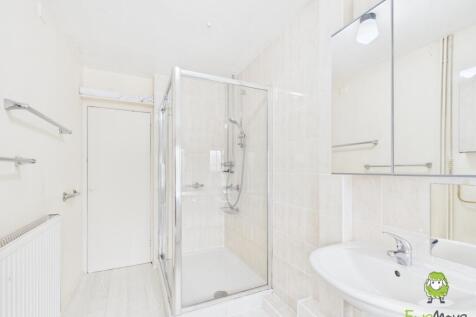 EweMove Estate Agents Basingstoke - St Andrews Roa