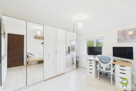 EweMove Estate Agents Basingstoke - St Andrews Roa