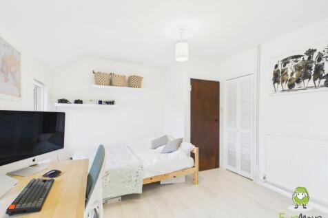 EweMove Estate Agents Basingstoke - St Andrews Roa