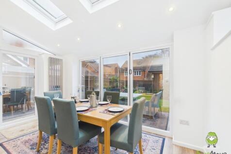 EweMove Estate Agents Basingstoke - The Coach Road