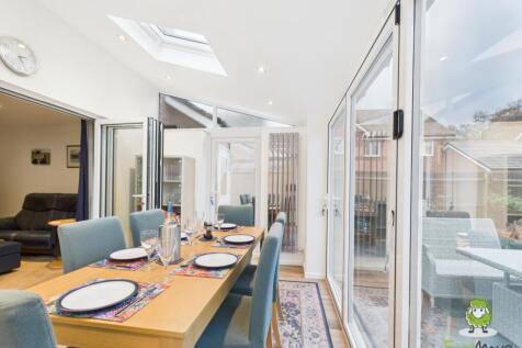 EweMove Estate Agents Basingstoke - The Coach Road