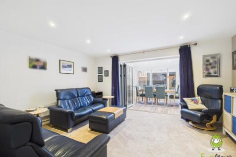 EweMove Estate Agents Basingstoke - The Coach Road