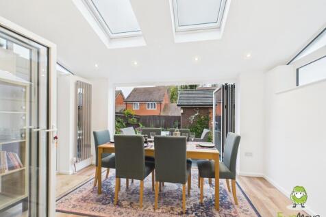 EweMove Estate Agents Basingstoke - The Coach Road