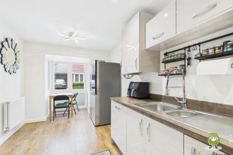 EweMove Estate Agents Basingstoke - The Coach Road